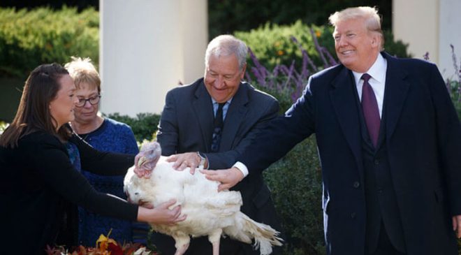 Trump başkanlığının son günlerini halkla birlikte geçiriyor