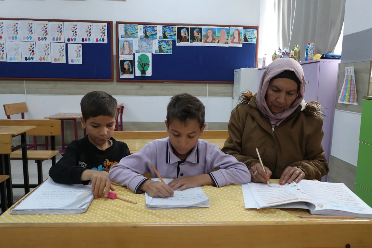 Eskişehir’de torunu için 64 yaşında okuma yazma öğrendi