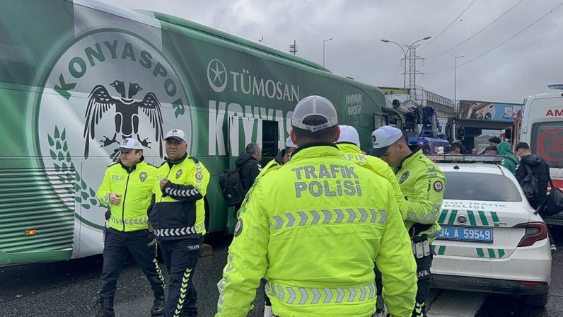 Konyaspor’un genç takım otobüsü kaza yaptı! Yaralılar var