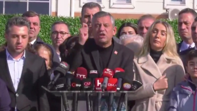 Özgür Özel bu kez öyle öfkeliydi ki standı yumrukladı; 'Şu yeni geline bakın'... - Resim: 0