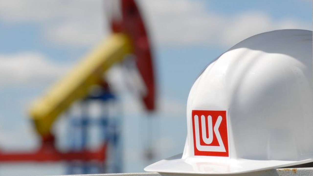 Trump malına el koymuştu! Rus enerji devi Lukoil havlu attı ABD’li şirkete satıyor