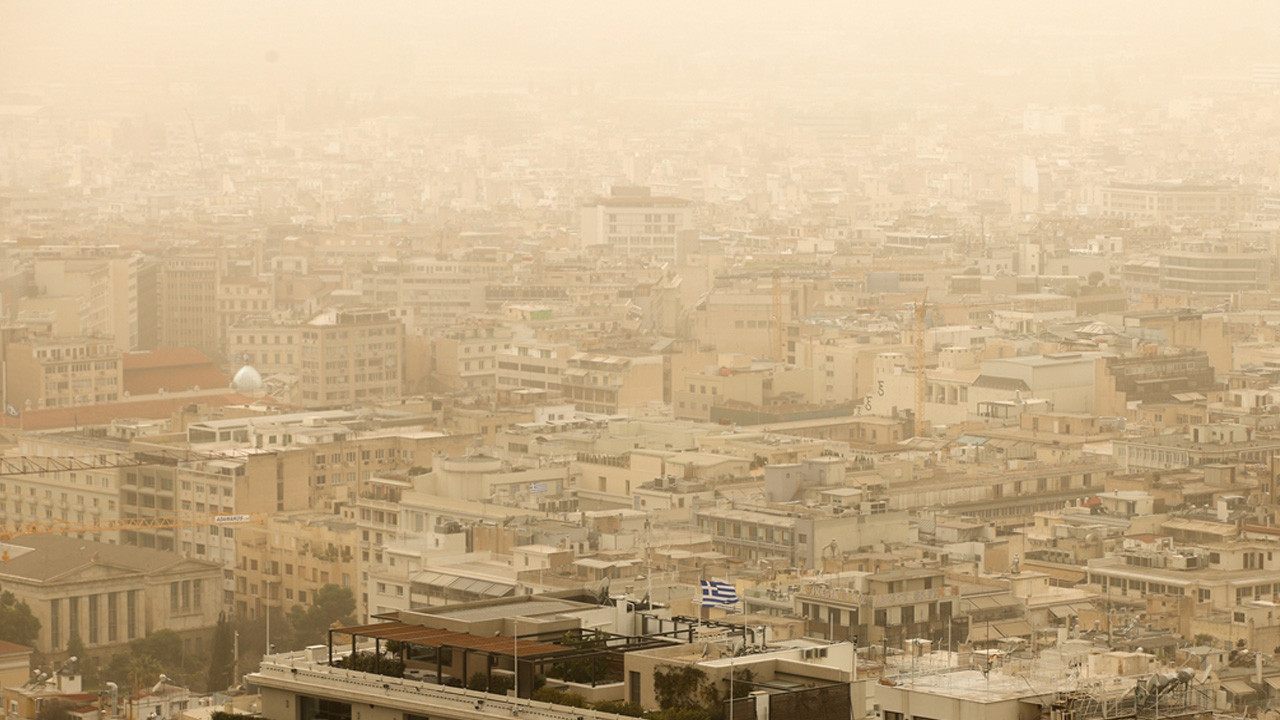 Afrika tozu, Atina’da gökyüzünü sarıya boyadı