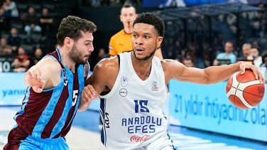 Anadolu Efes, Trabzonspor’un serisini bitirdi