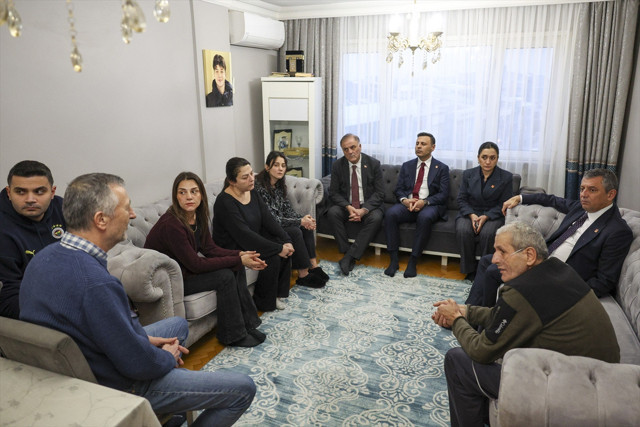 CHP Genel Başkanı Özel'den Atlas Çağlayan'ın ailesine taziye ziyareti - Resim: 0