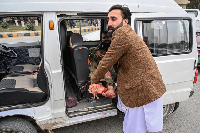 Cuma namazı kana bulandı! Pakistan'da büyük saldırı ölü sayısı çok yüksek - Resim: 1