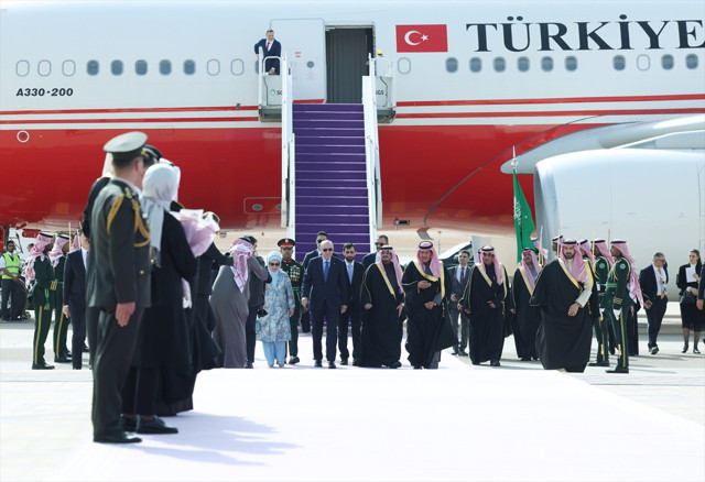 Cumhurbaşkanı Erdoğan, Suudi Arabistan'a ayak bastı - Resim: 0