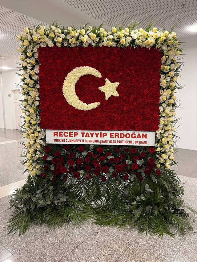 Cumhurbaşkanı Erdoğan'dan MHP'nin 57. kuruluş yıl dönümü için kutlama çiçeği - Resim: 0