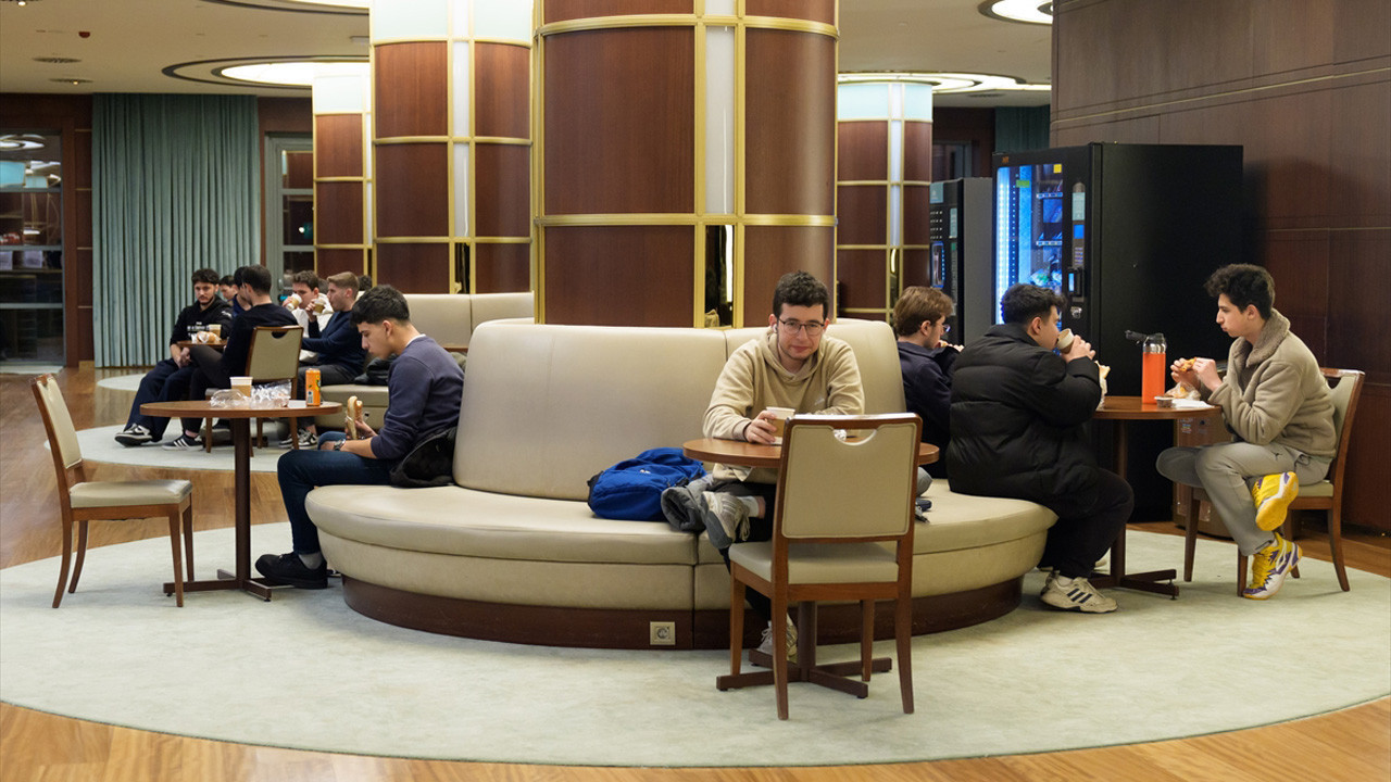 Cumhurbaşkanlığı Millet Kütüphanesi’nde ziyaretçilere sahur ikramları dağıtılıyor