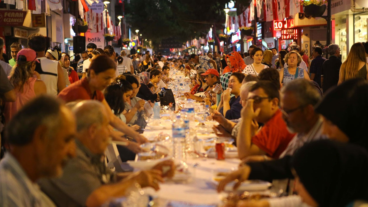 Izmir Vakiflar Bolge Mudurlugu Her Gun 2 Bin 500 Kisiyi Iftar Sofralarinda Bulusturacak