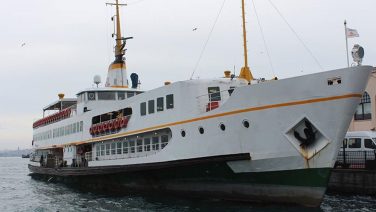 İzmir’de vapur seferleri hava ve deniz koşulları nedeniyle iptal edildi
