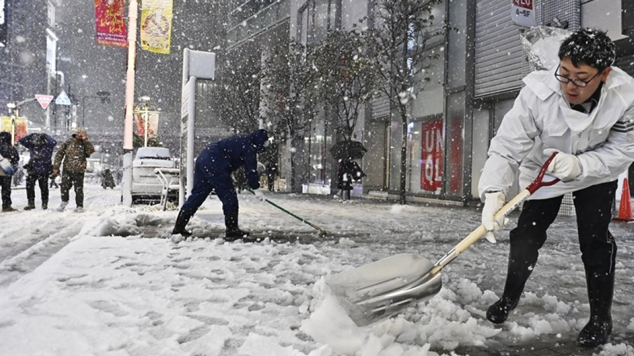 Japonya’da yoğun kardan ölenlerin sayısı 46’ya yükseldi