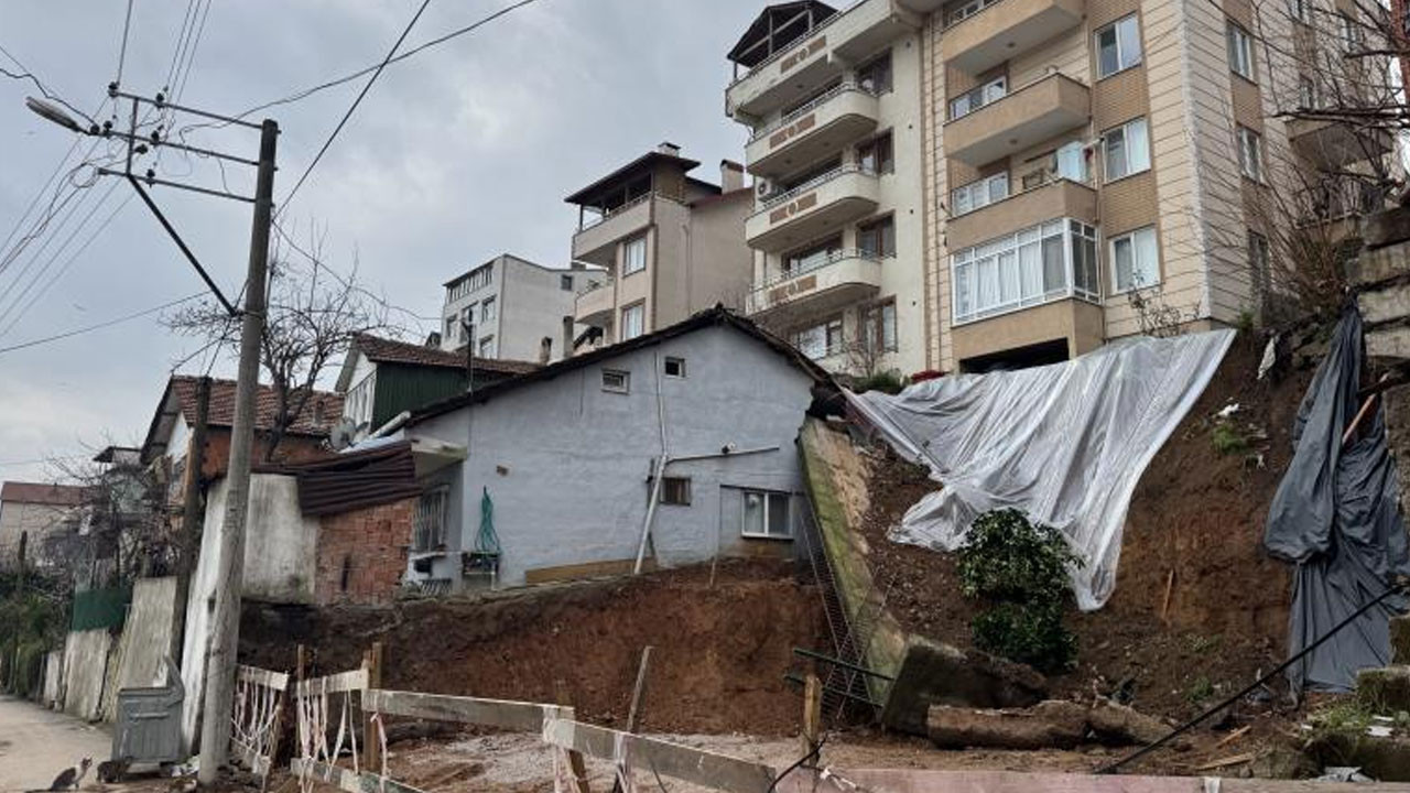 Kocaeli’de istinat duvarı yıkıldı: 2 bina boşaltıldı