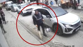 Ordu’da temizlik işçisinin kafasına tabela düştü! O anlar kamerada