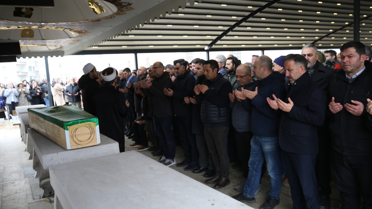 Ordu’da üzen olay! Halı saha maçında kalp krizi geçiren öğretmen yaşamını yitirdi