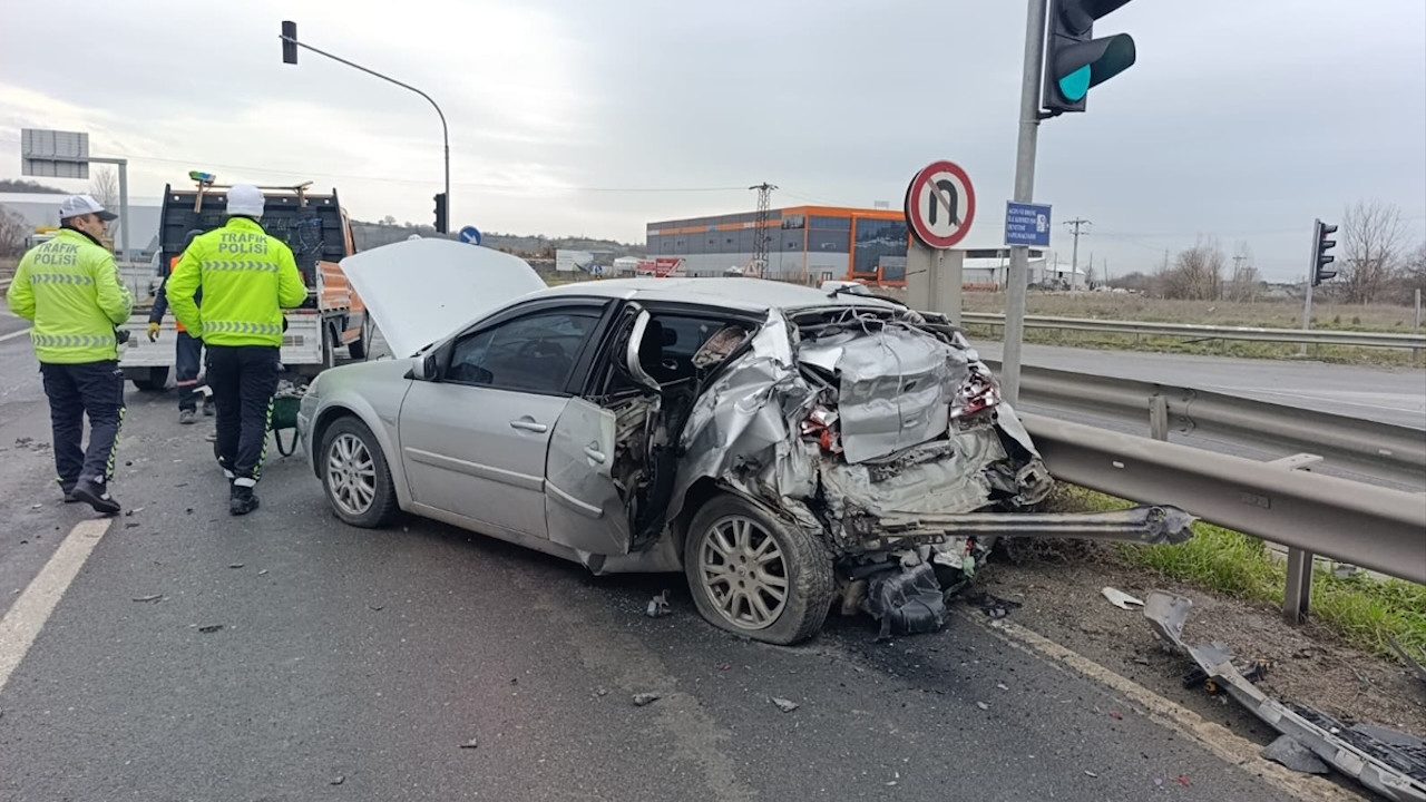 Tır ile otomobil çarpıştı: 3 kişi yaralandı