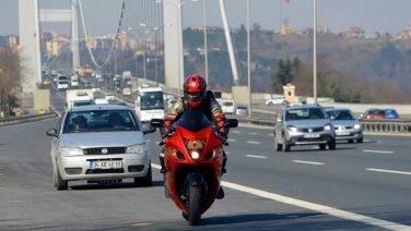 Trafikte bunu yapan motor ve bisiklet sürücüsü yandı! Cezası arttı
