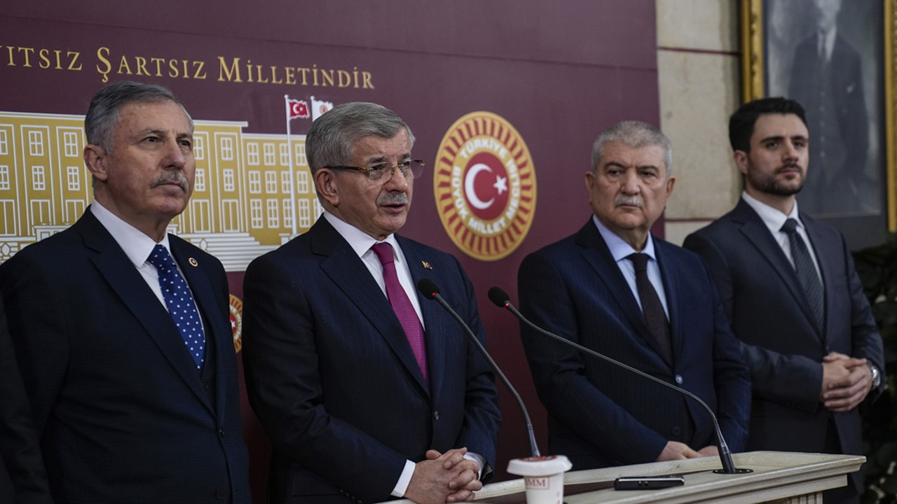 Ahmet Davutoğlu: ‘Bu savaş böyle devam ederse…’