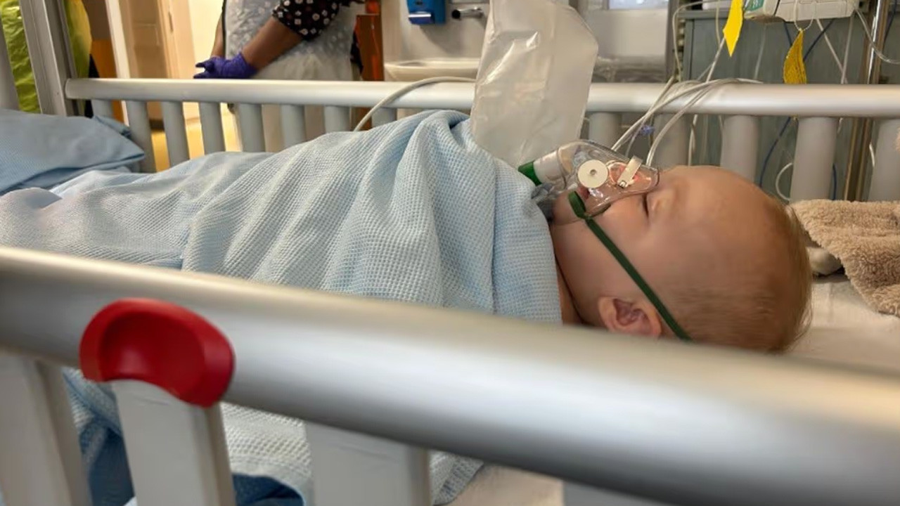 Covid taşa çevirdi! 17 aylık bebek ağlarken bir anda taşlaştı doktorlar bile…