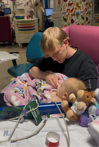 Covid taşa çevirdi! 17 aylık bebek ağlarken bir anda taşlaştı doktorlar bile... - Resim: 0