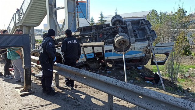 Ankara'da katliam gibi kaza! Otobüs üst geçide çarptı, 5 kişi hayatını kaybetti, yaralılar var - Resim: 5